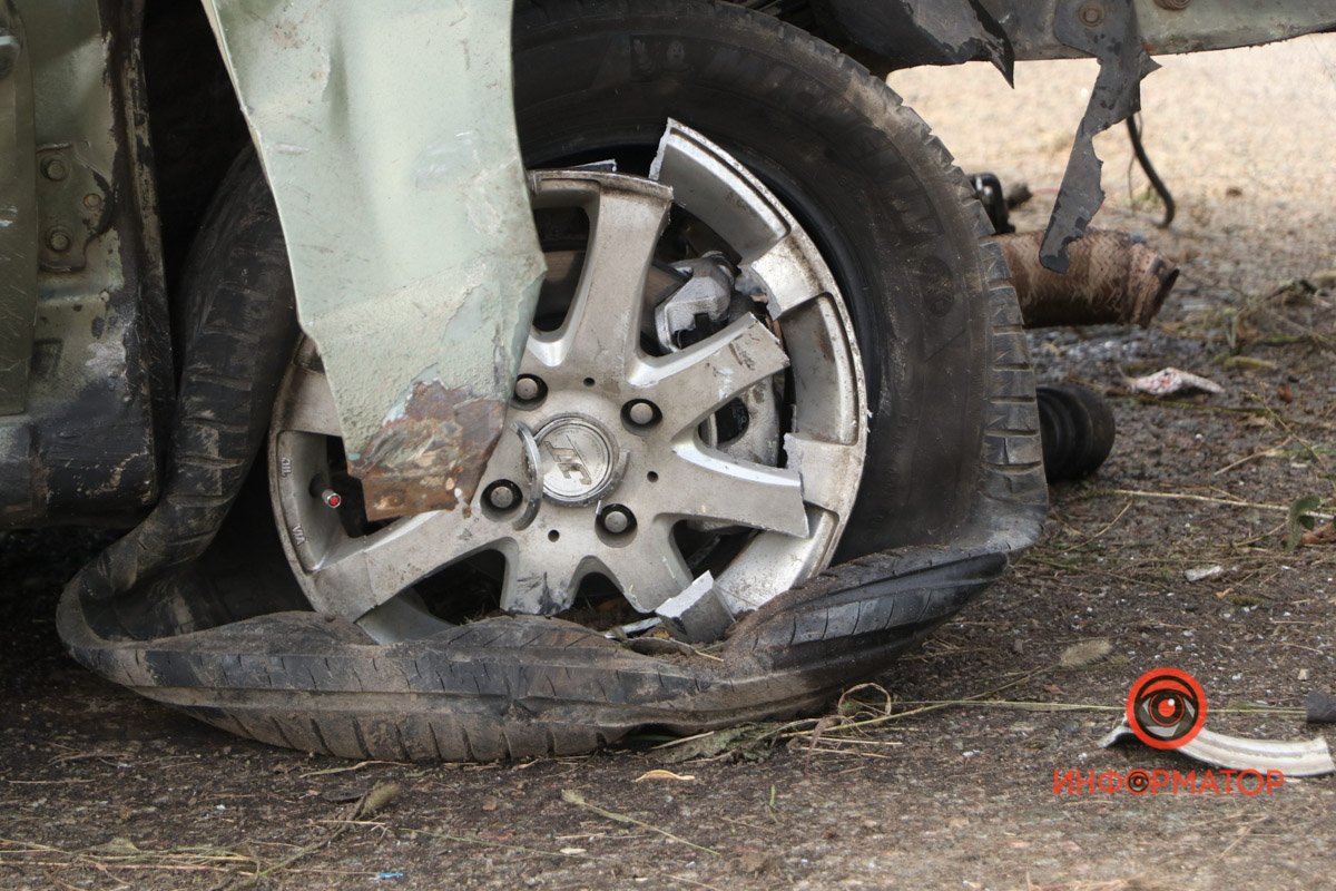 На трасі Дніпро - Кам’янське Chevrolet врізався у автобус: загинув водій легковика 12