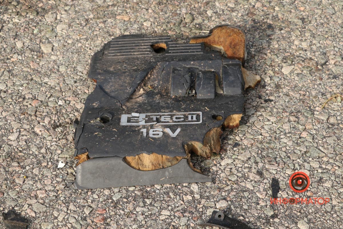 На трасі Дніпро - Кам’янське Chevrolet врізався у автобус: загинув водій легковика 15