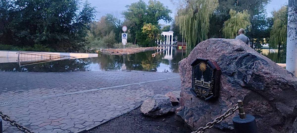 Рівень води знижується Рівень води знижується