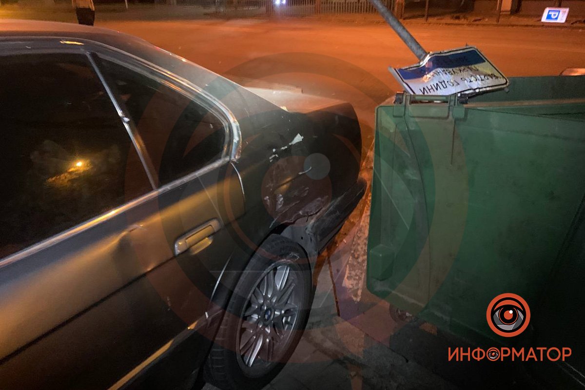 BMW врізався у Daewoo, сміттєвий бак та дерево BMW врізався у Daewoo, сміттєвий бак та дерево