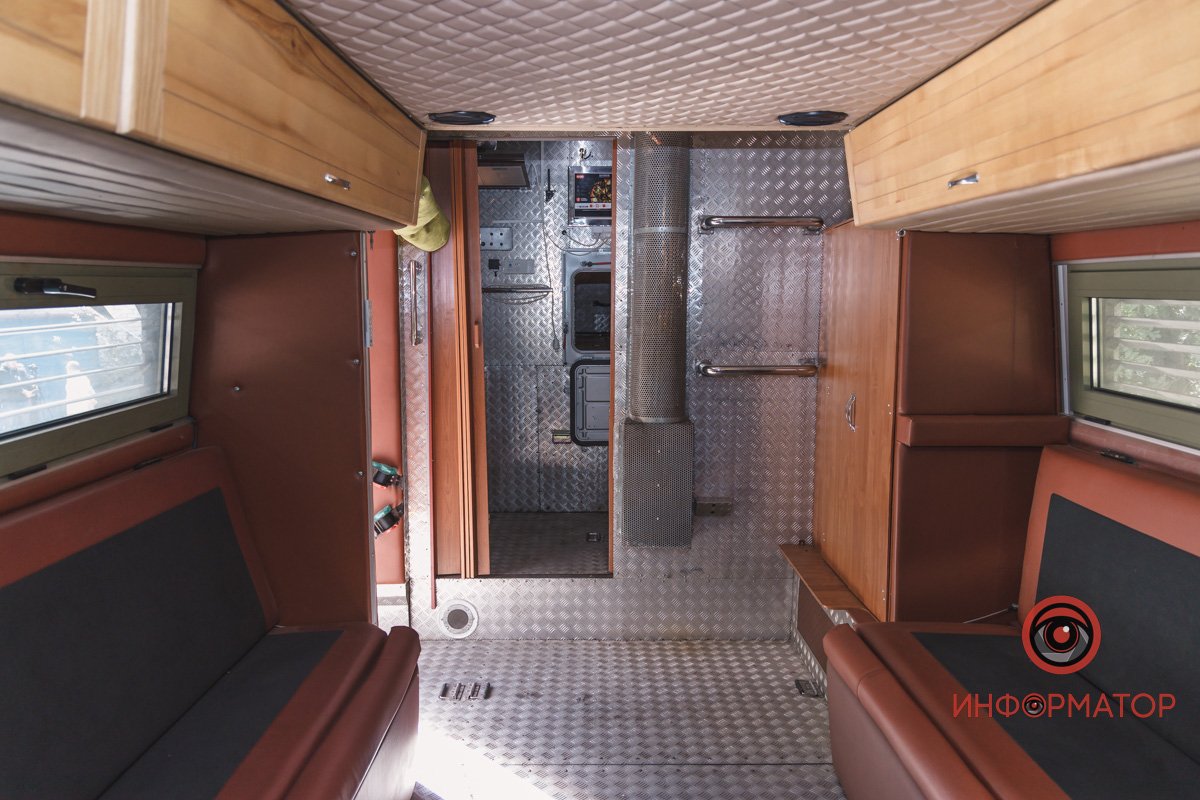 Можна розмістити операційний стіл Можна розмістити операційний стіл