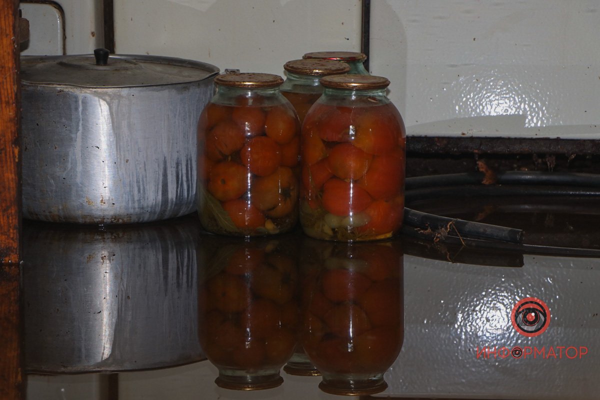 "Воду ви не зупините, як би ви не барикадувалися": жителі Кривого Рогу про наслідки затоплення після ракетного удару 7