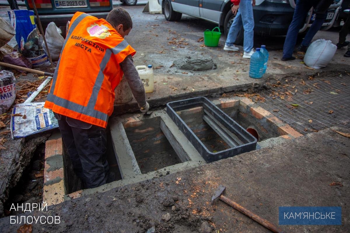 Наразі в місті будують нові дощоприймальні колодязі та чистять систему зливової каналізації