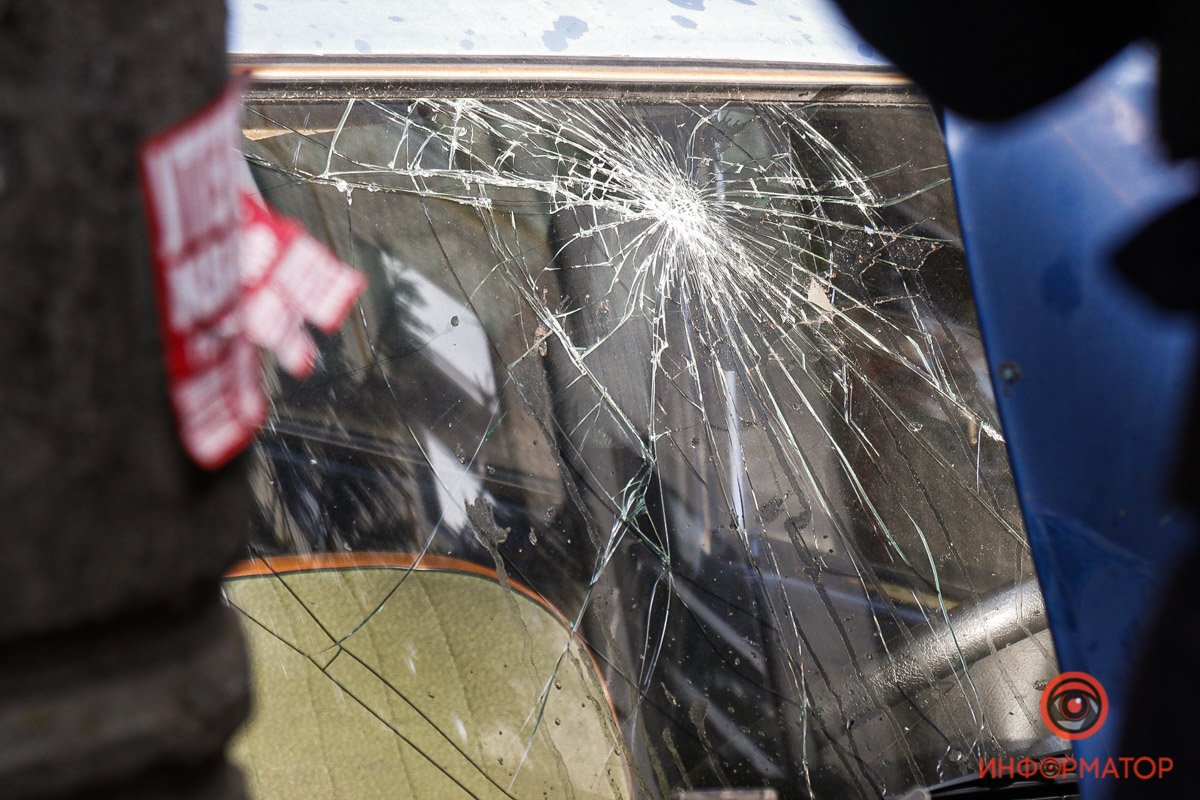  Водій ВАЗ у стані алкогольного сп'яніння не впорався з управлінням та врізався у припарковану автівку