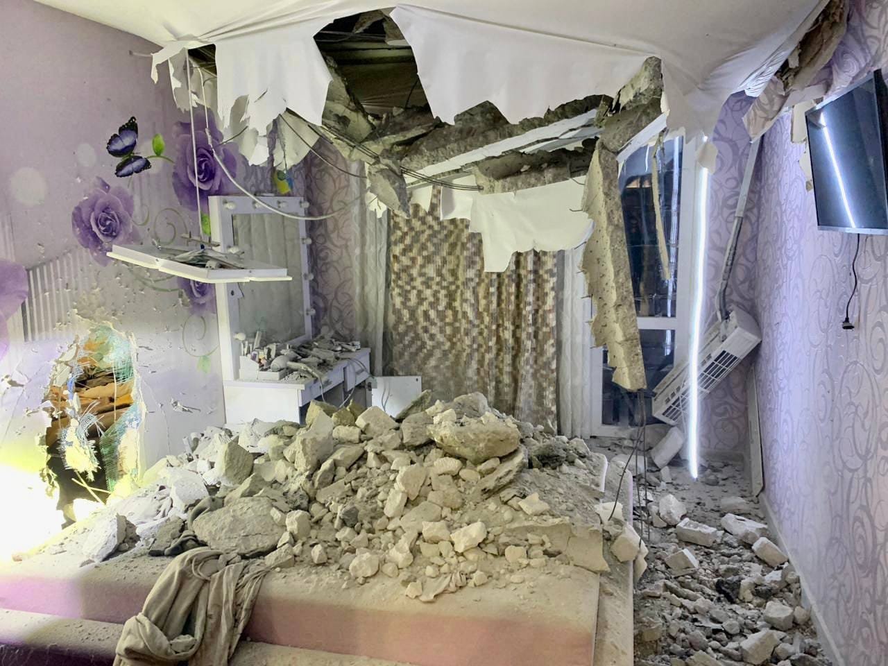 Вночі по Нікополю вдарили близько 30 російських снарядів: постраждали троє людей 5