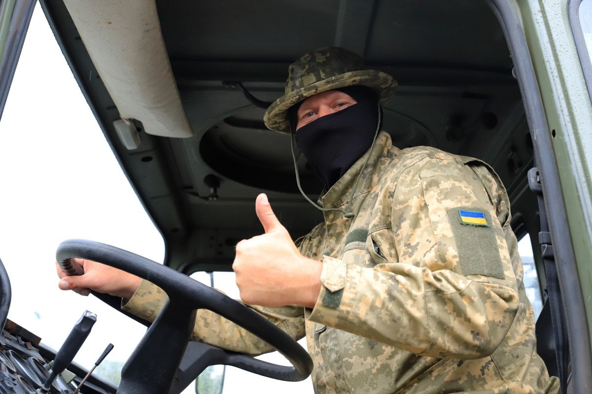 Філатов: «Дніпро передав ЗСУ вже майже 600 авто — вантажівок і легковиків» 2