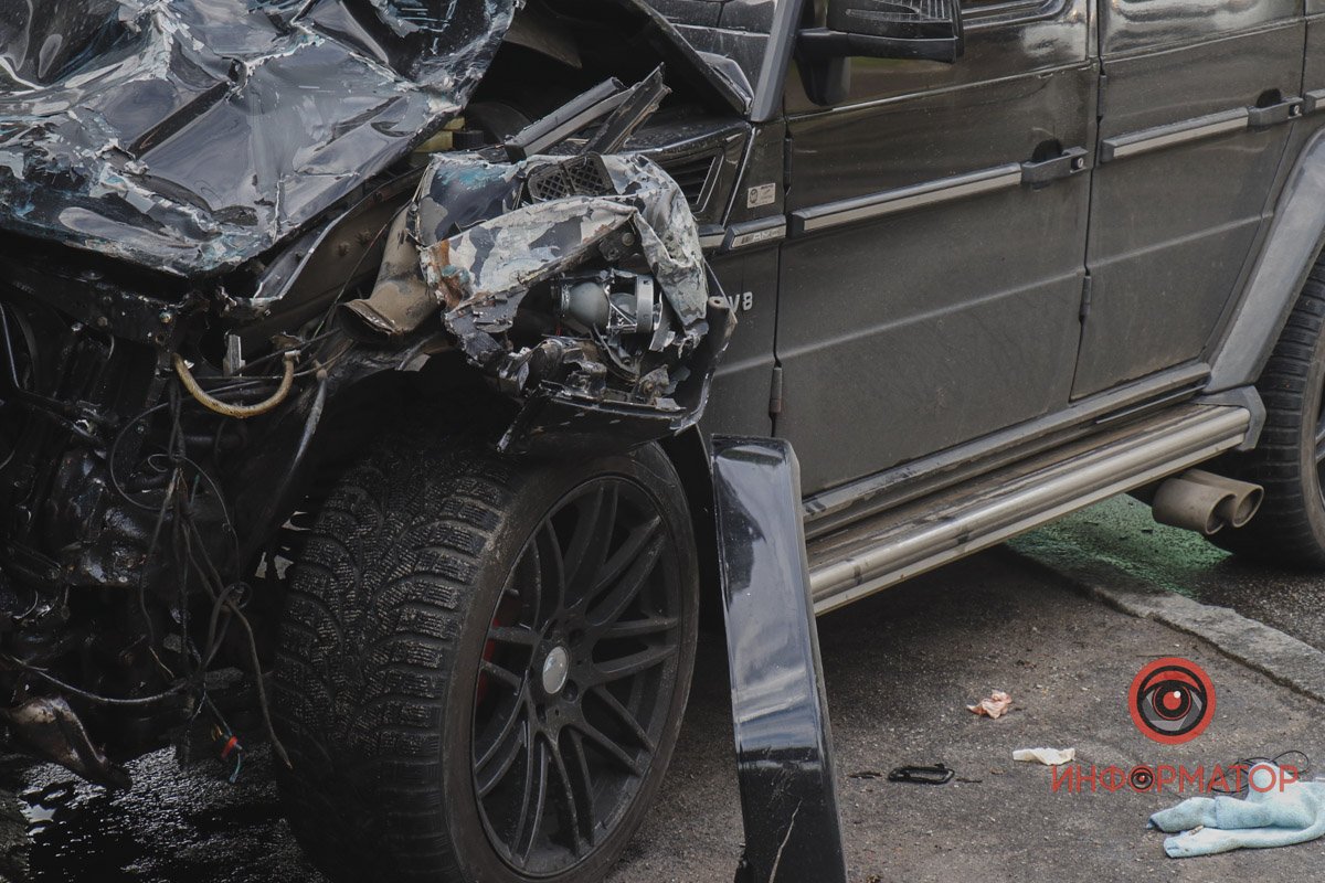 У Дніпрі на Мануйлівському проспекті зіштовхнулися Mercedes та вантажівка: є постраждалий 8