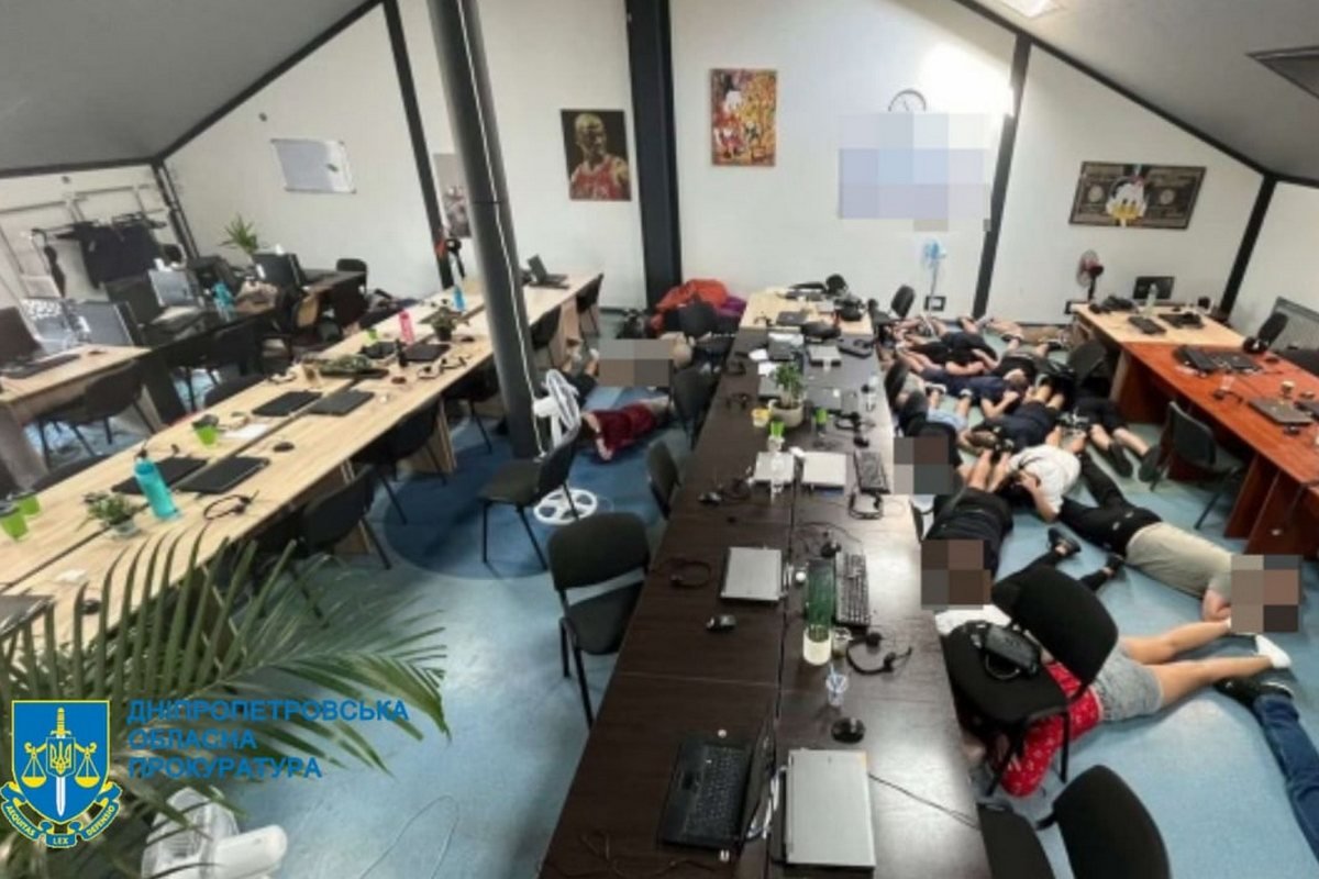 У Дніпрі припинили діяльність трьох “call-центрів” У Дніпрі припинили діяльність трьох “call-центрів”