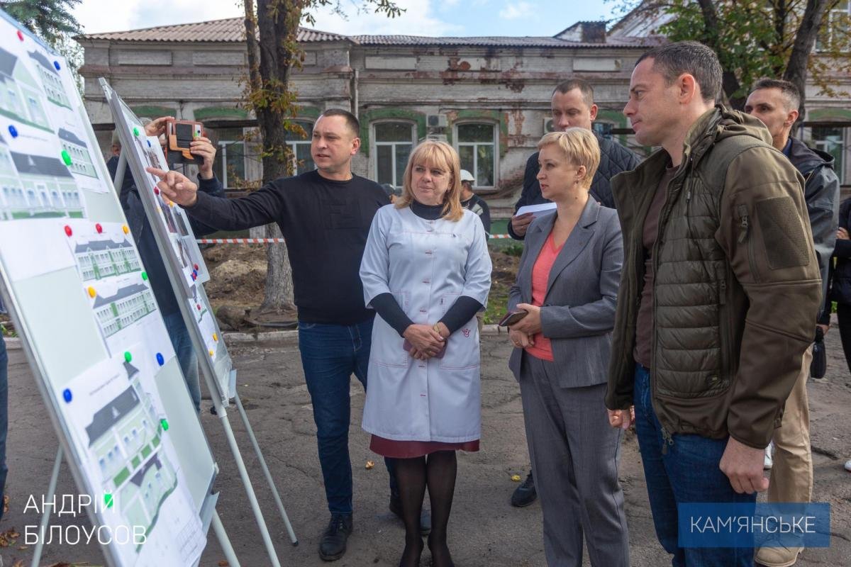 У Кам’янському продовжують ремонтувати бюджетні установи 7