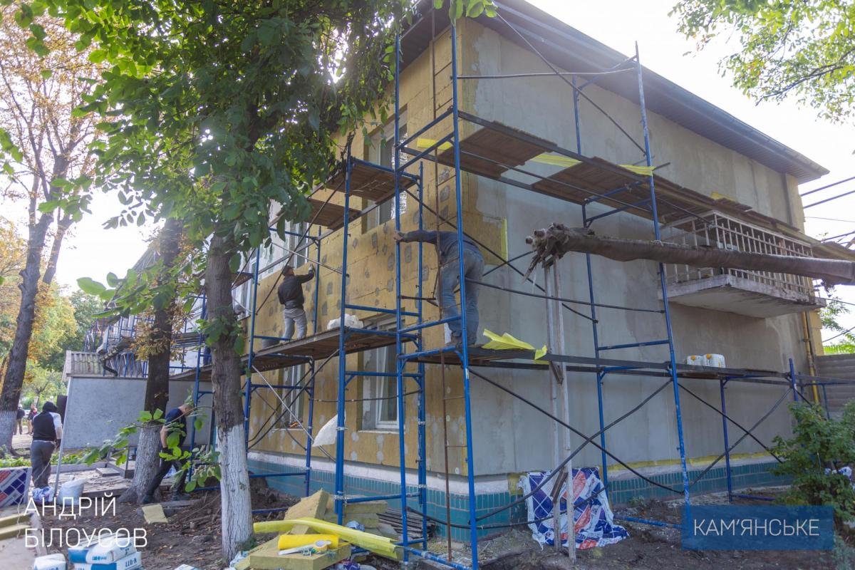 У Кам’янському продовжують ремонтувати бюджетні установи 8