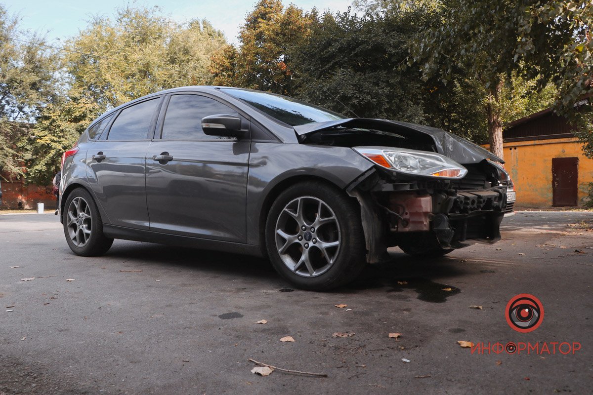 Авто відтягнули, щоб не заважати руху Авто відтягнули, щоб не заважати руху