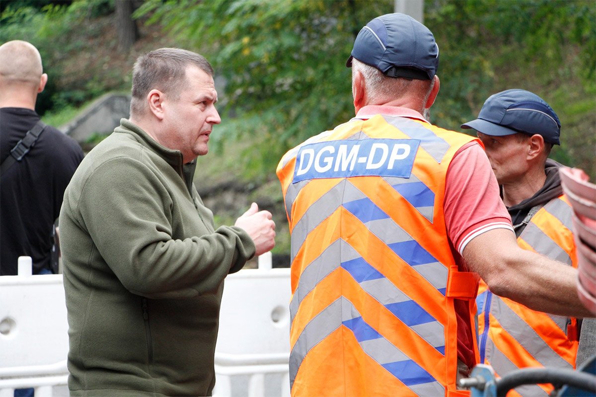 У Дніпрі продовжують приводити до ладу зливову каналізацію — по місту щодня працюють 8 бригад комунальників 2