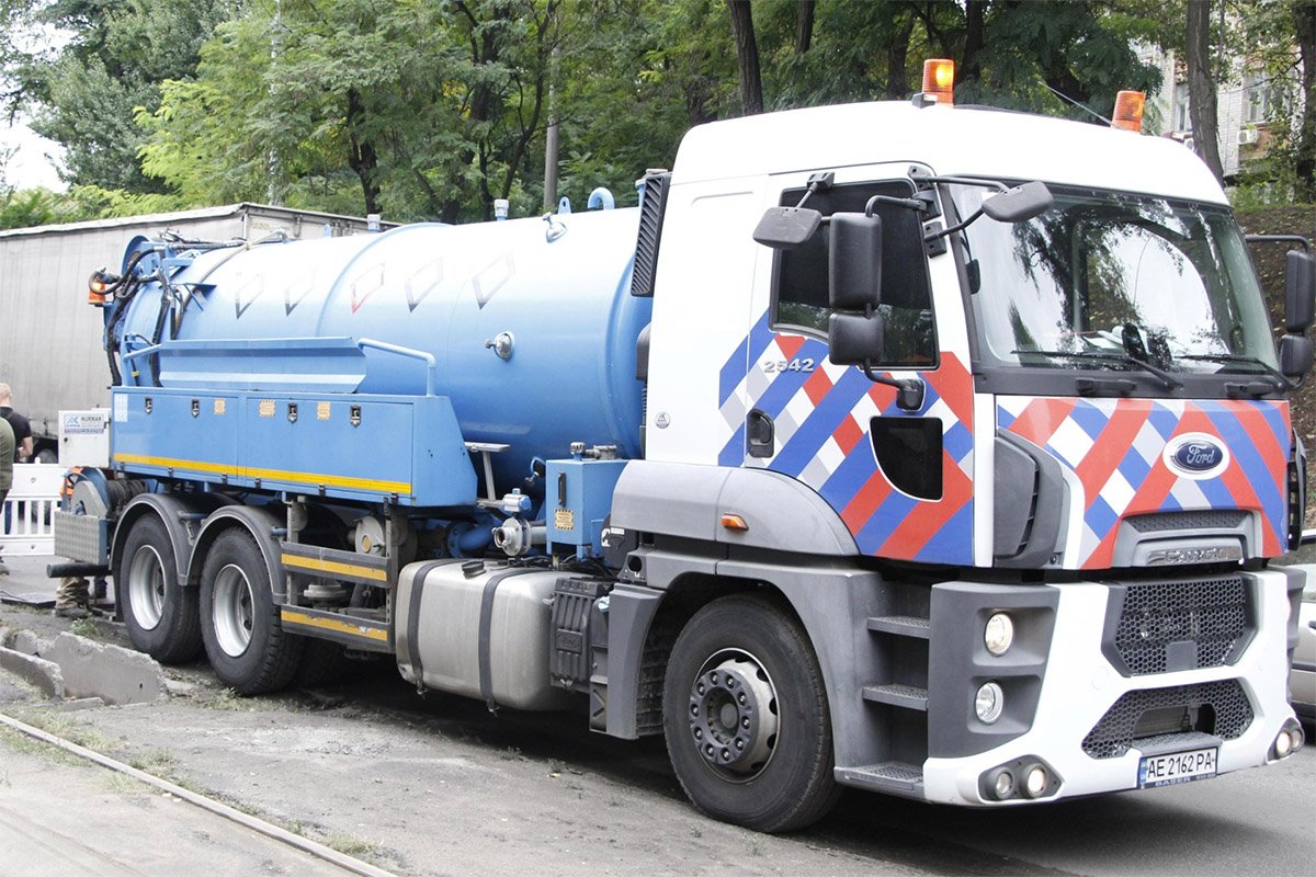 У Дніпрі продовжують приводити до ладу зливову каналізацію — по місту щодня працюють 8 бригад комунальників 1