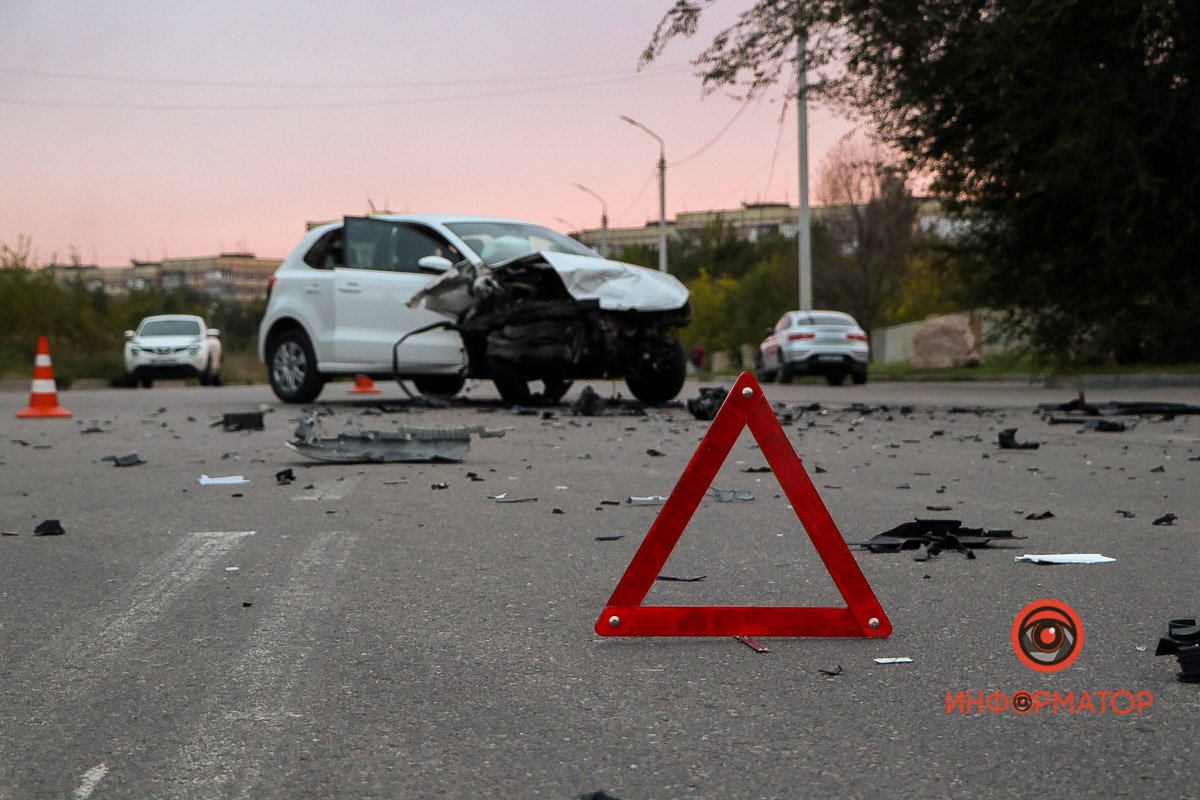 На дорозі уламки На дорозі уламки