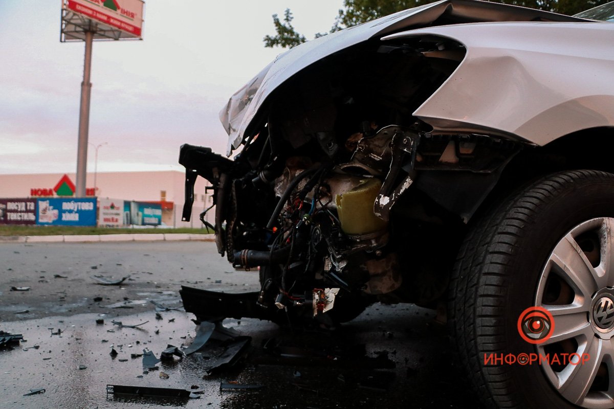 Volkswagen врізався у Tesla Volkswagen врізався у Tesla