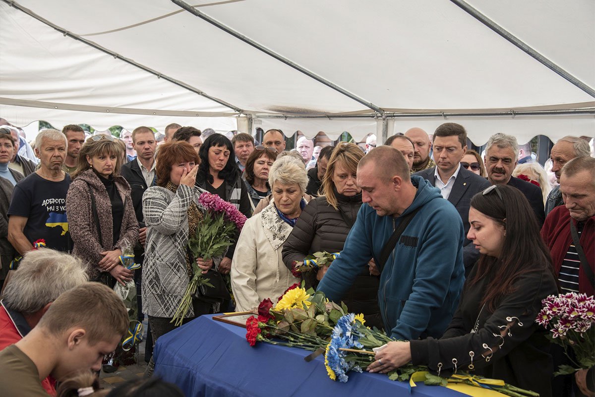 У Дніпропетровській області попрощалися із Сергієм Совою: тіло Захисника знайшли в братській могилі у звільненому Ізюмі 5