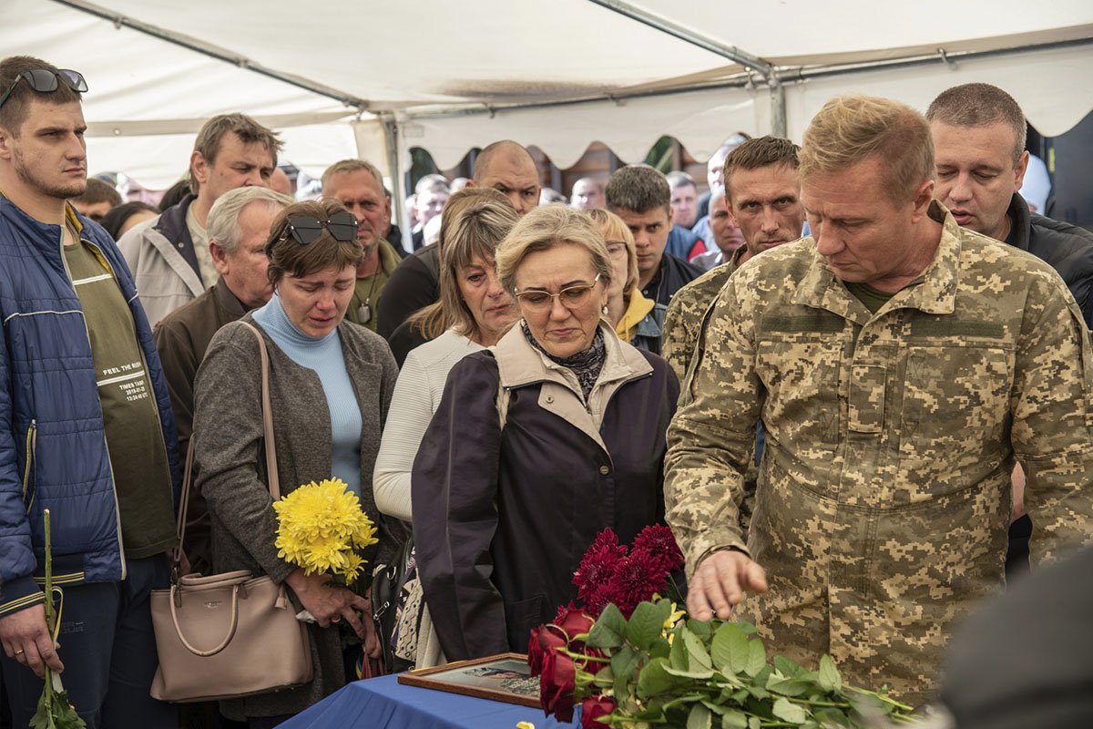 У Дніпропетровській області попрощалися із Сергієм Совою: тіло Захисника знайшли в братській могилі у звільненому Ізюмі 3