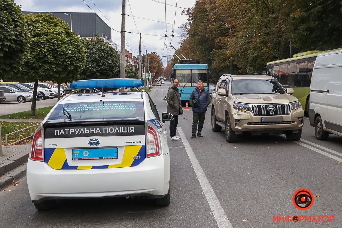 Тут чоловік потрапив під колеса Toyota Тут чоловік потрапив під колеса Toyota