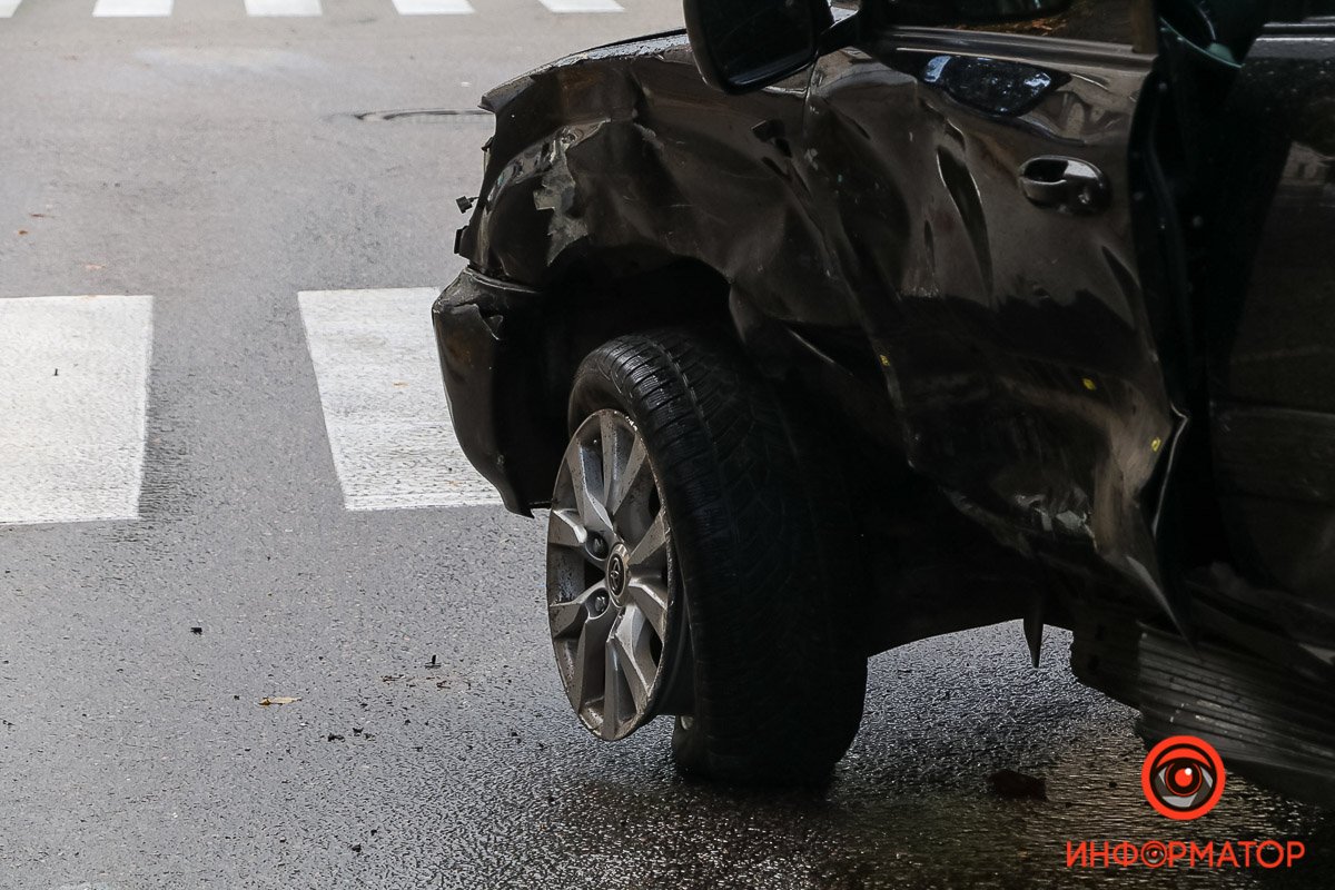 Тут зіштовхнулись Toyota та Lexus Тут зіштовхнулись Toyota та Lexus