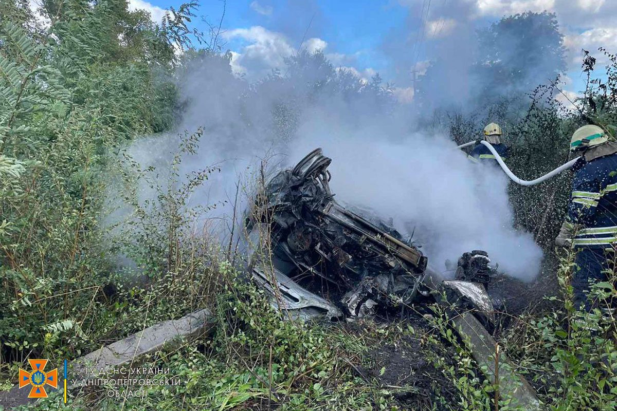 Вогонь охопив автівку