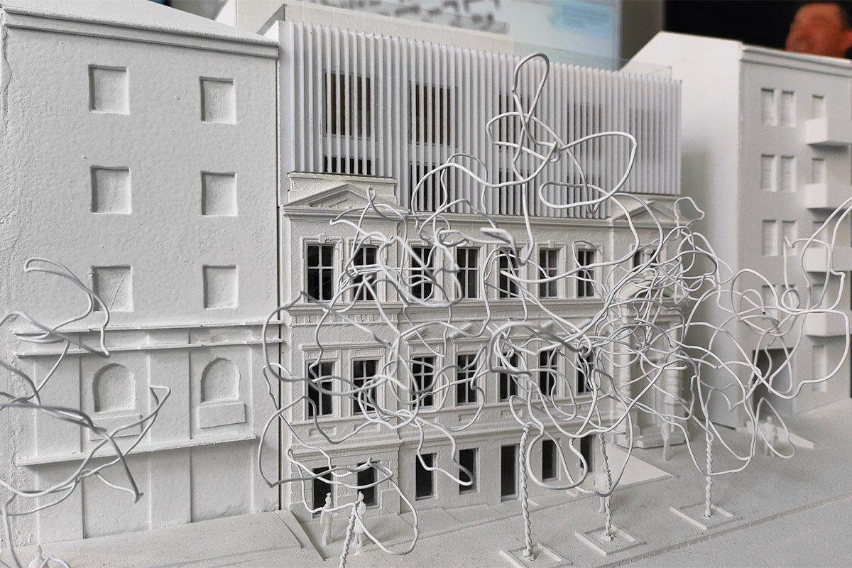 Реконструкція будівлі на Яворницького