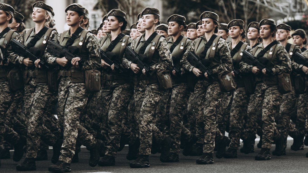Військовий облік для жінок: чи поспішати українкам до військкоматів