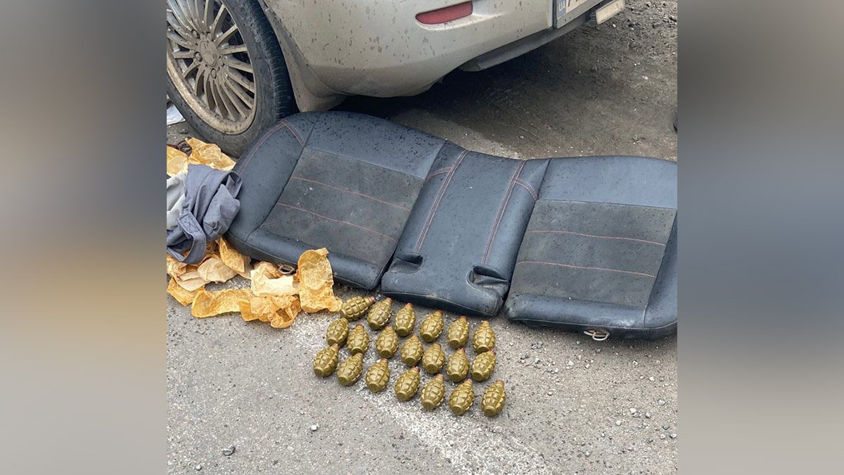 На въезде в Днепр мужчина пытался провезти 20 гранат через блокпост