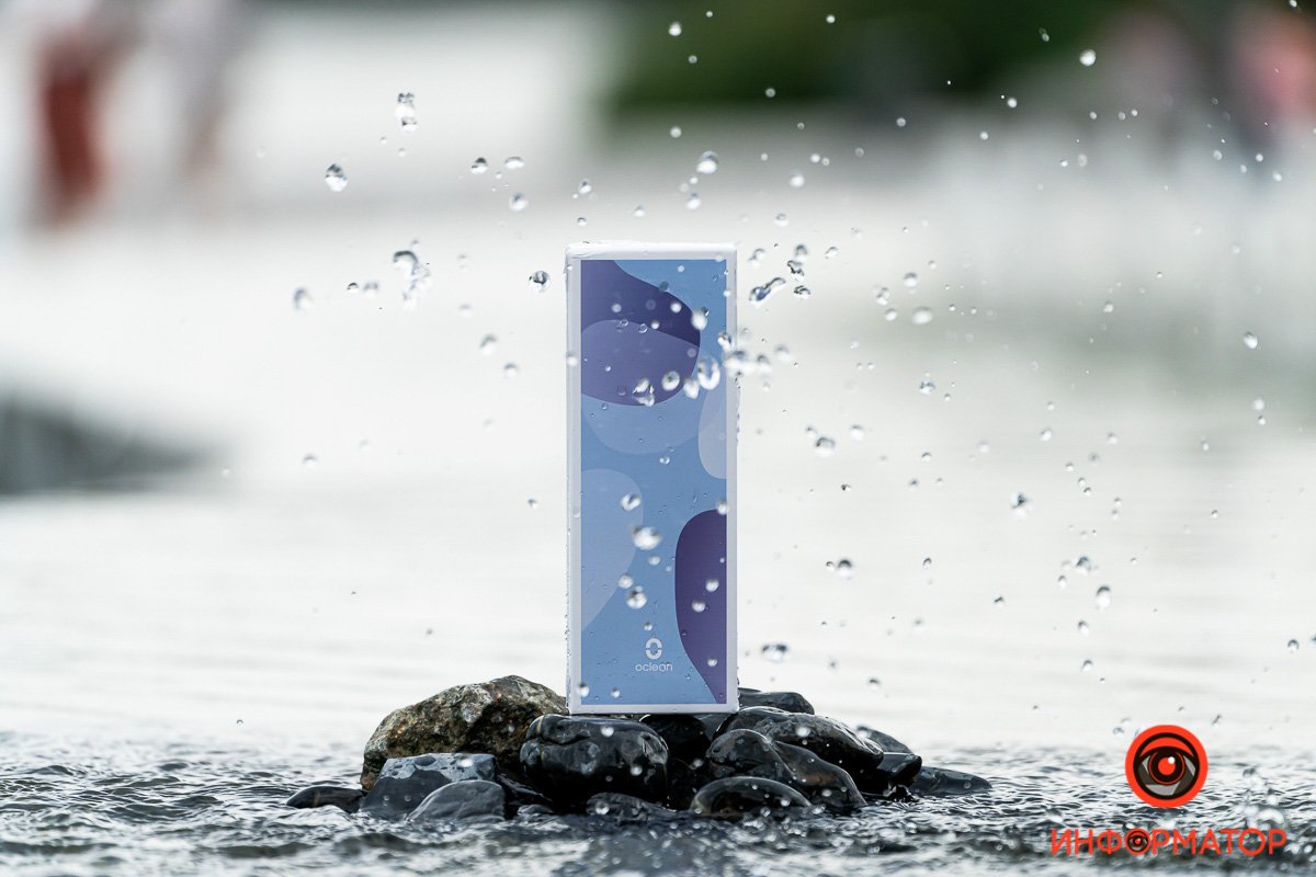 Всередині водонепроникного корпусу захований акумулятор і безщітковий електромотор, зовні є одна кнопка, світлодіодний індикатор та шток Всередині водонепроникного корпусу захований акумулятор і безщітковий електромотор, зовні є одна кнопка, світлодіодний індикатор та шток