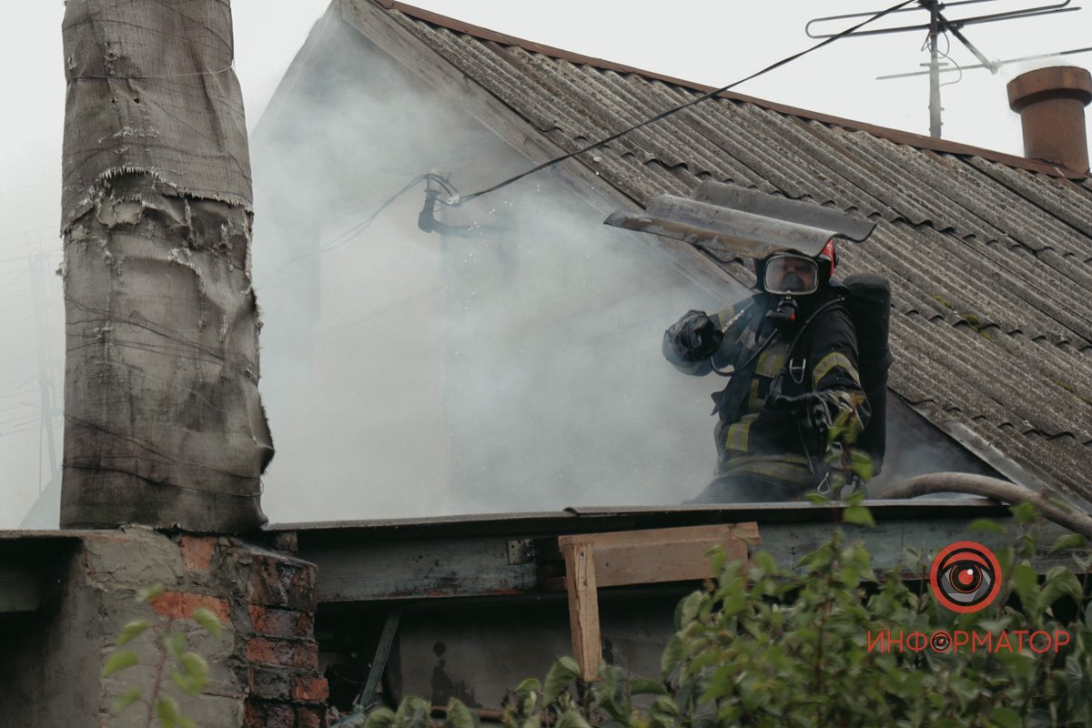 У Дніпрі на Лесі Українки горів будинок 3