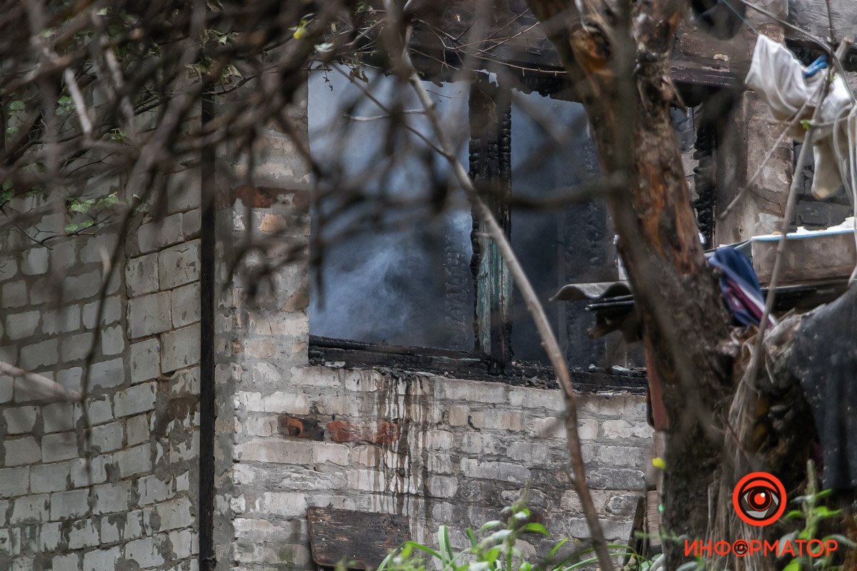 За словами господарки будинку, вона повернулася додому та побачила, що полум'я охопило будівлю