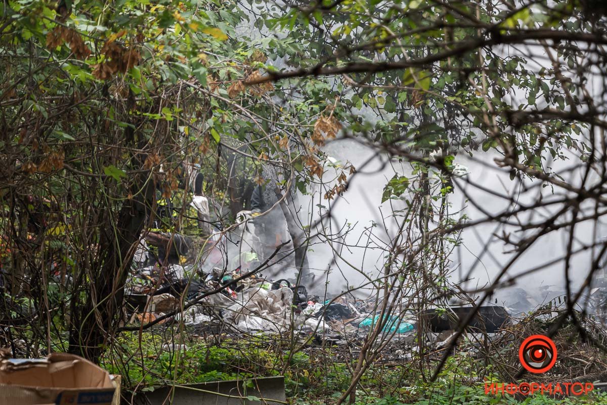 Не накривайте та не обгортайте електролампи газетами або тканиною