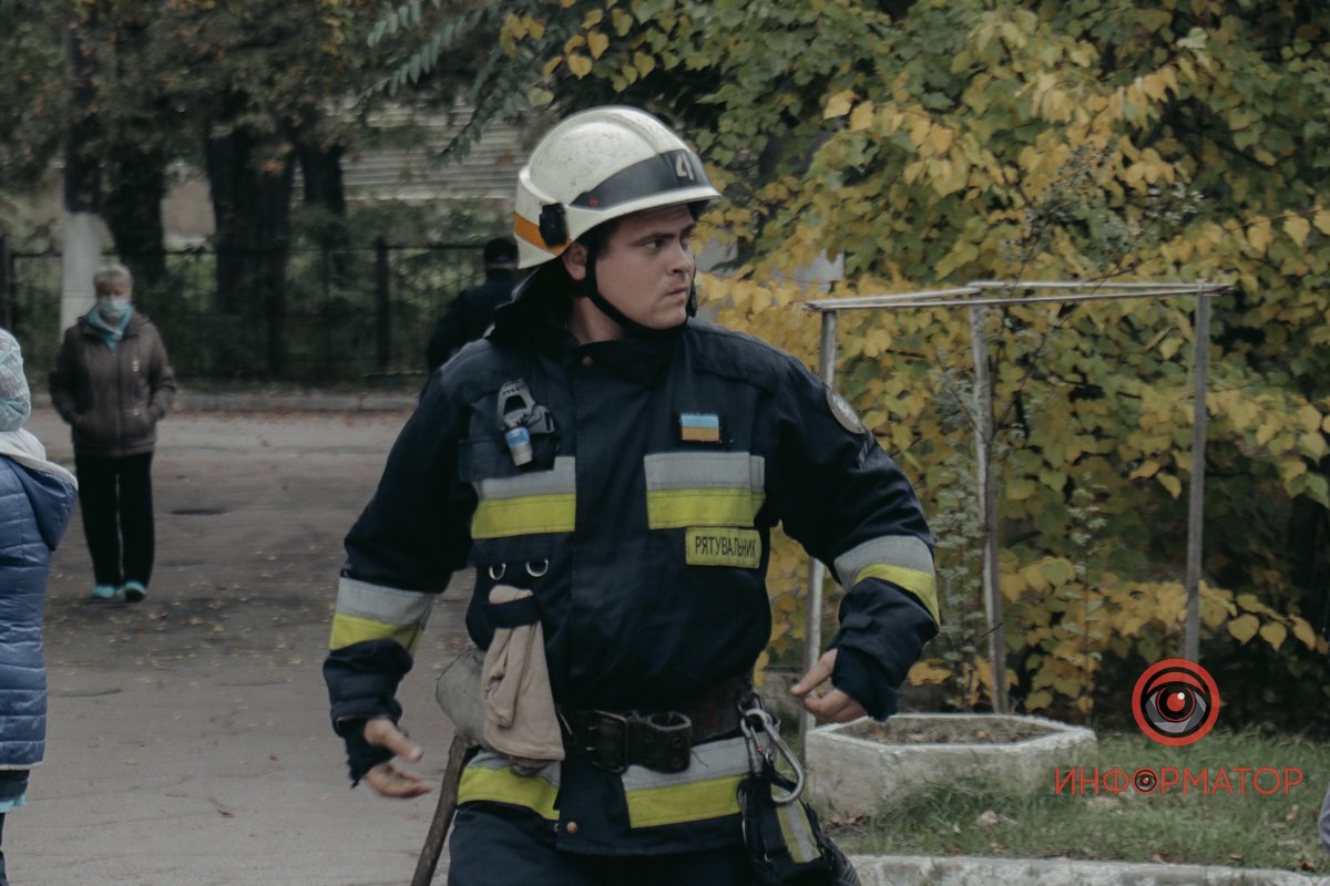 Тут помітили поліцейських та рятувальників Тут помітили поліцейських та рятувальників