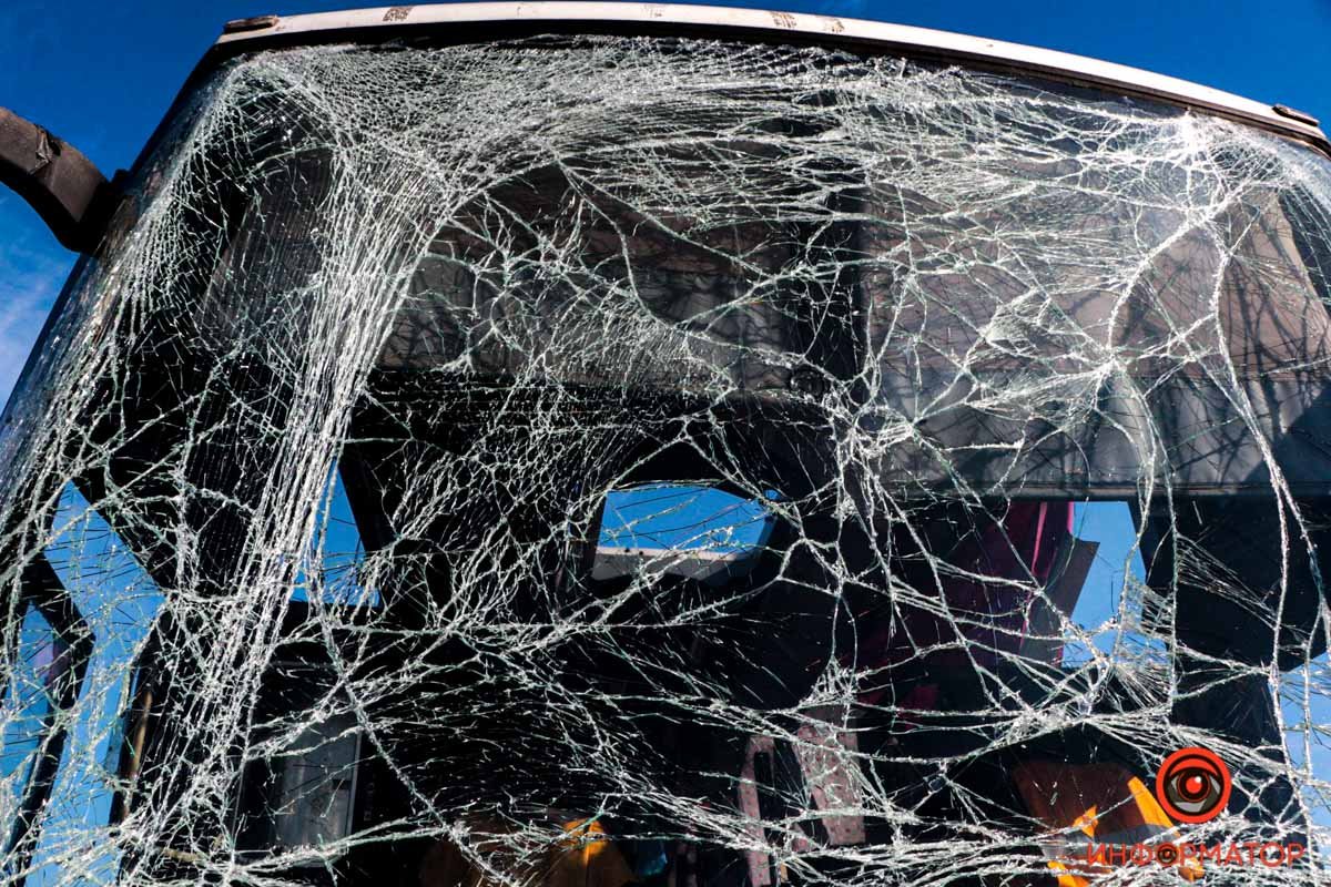 Пошкоджено автобуси