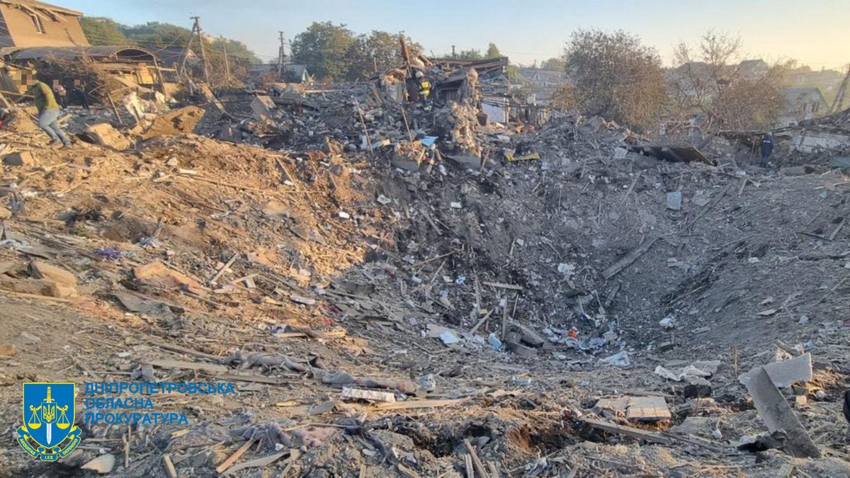 На місці утворилася величезна вирва На місці утворилася величезна вирва