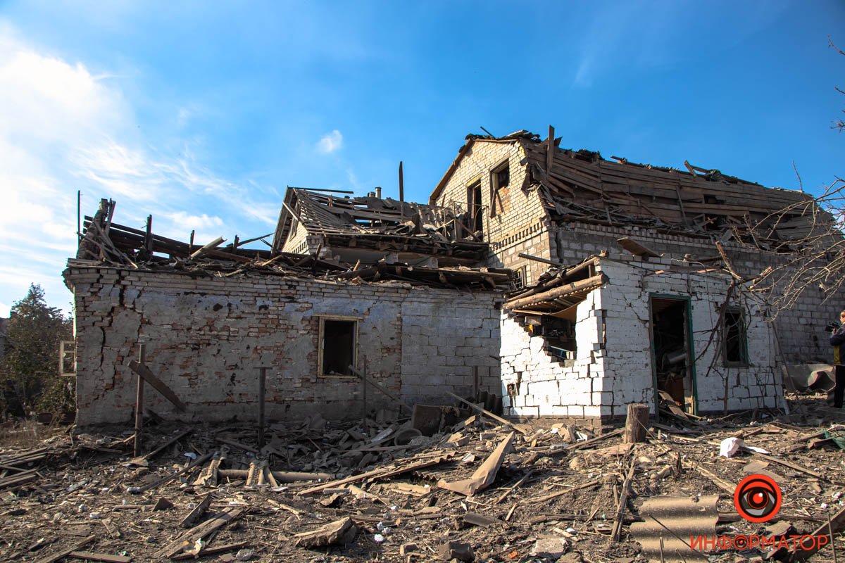 Вибиті вікна, вирвані двері 