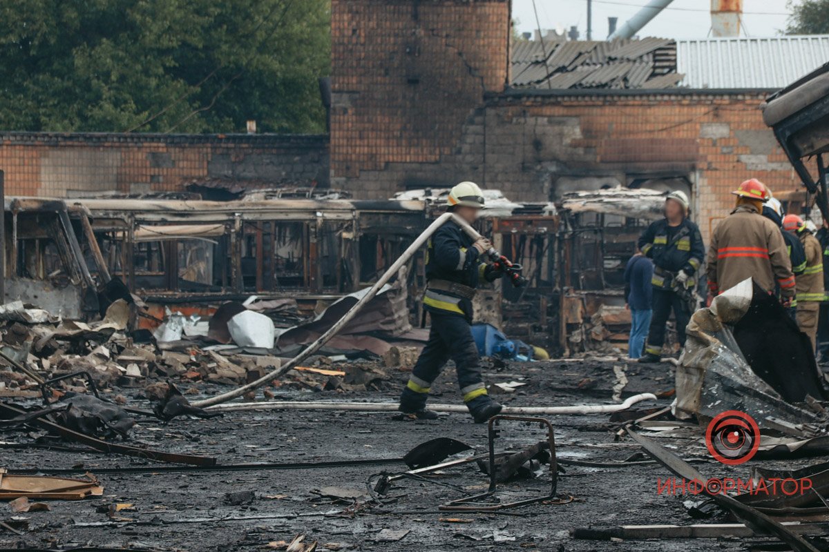 На місці продовжують працювати вогнеборці На місці продовжують працювати вогнеборці