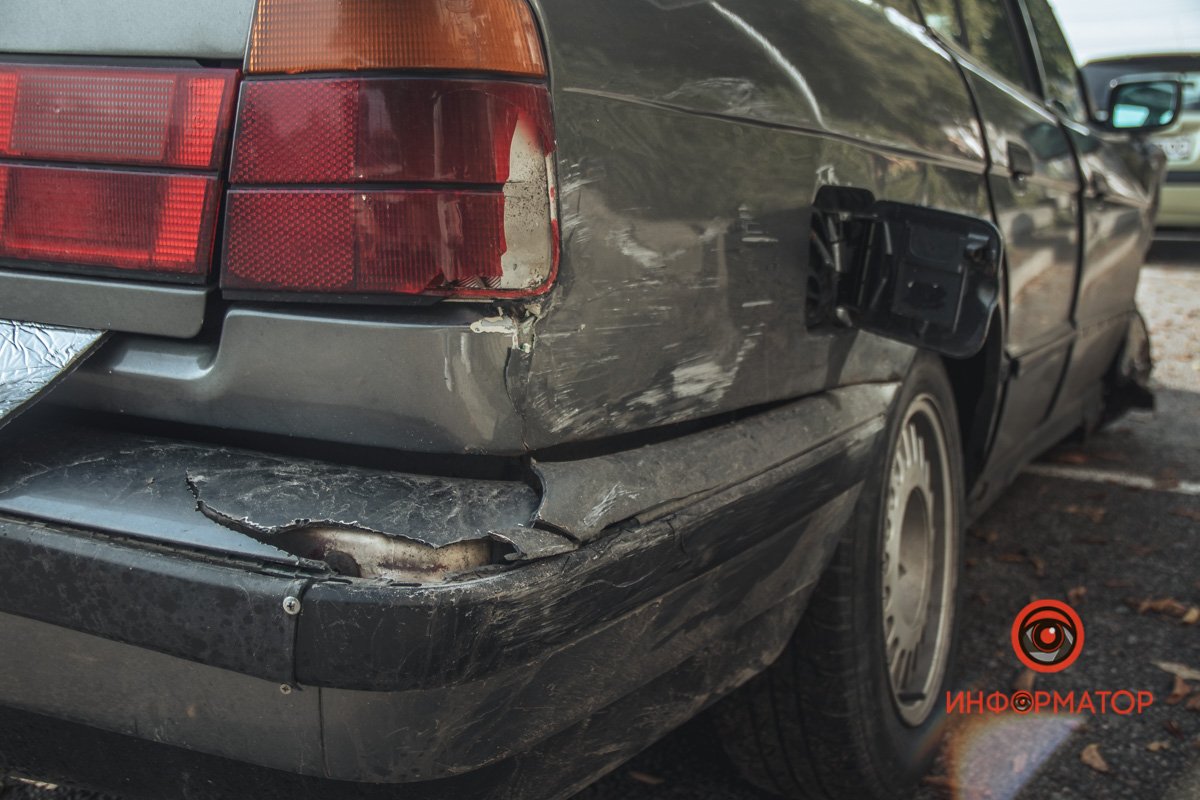 У Дніпрі на 6-ї Стрілецької Дивізії стоїть розбита BMW та побиті ще 3 авто: що сталось 8