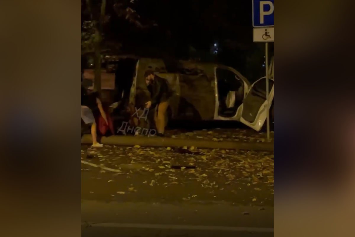 Volkswagen врізався у дерево Volkswagen врізався у дерево