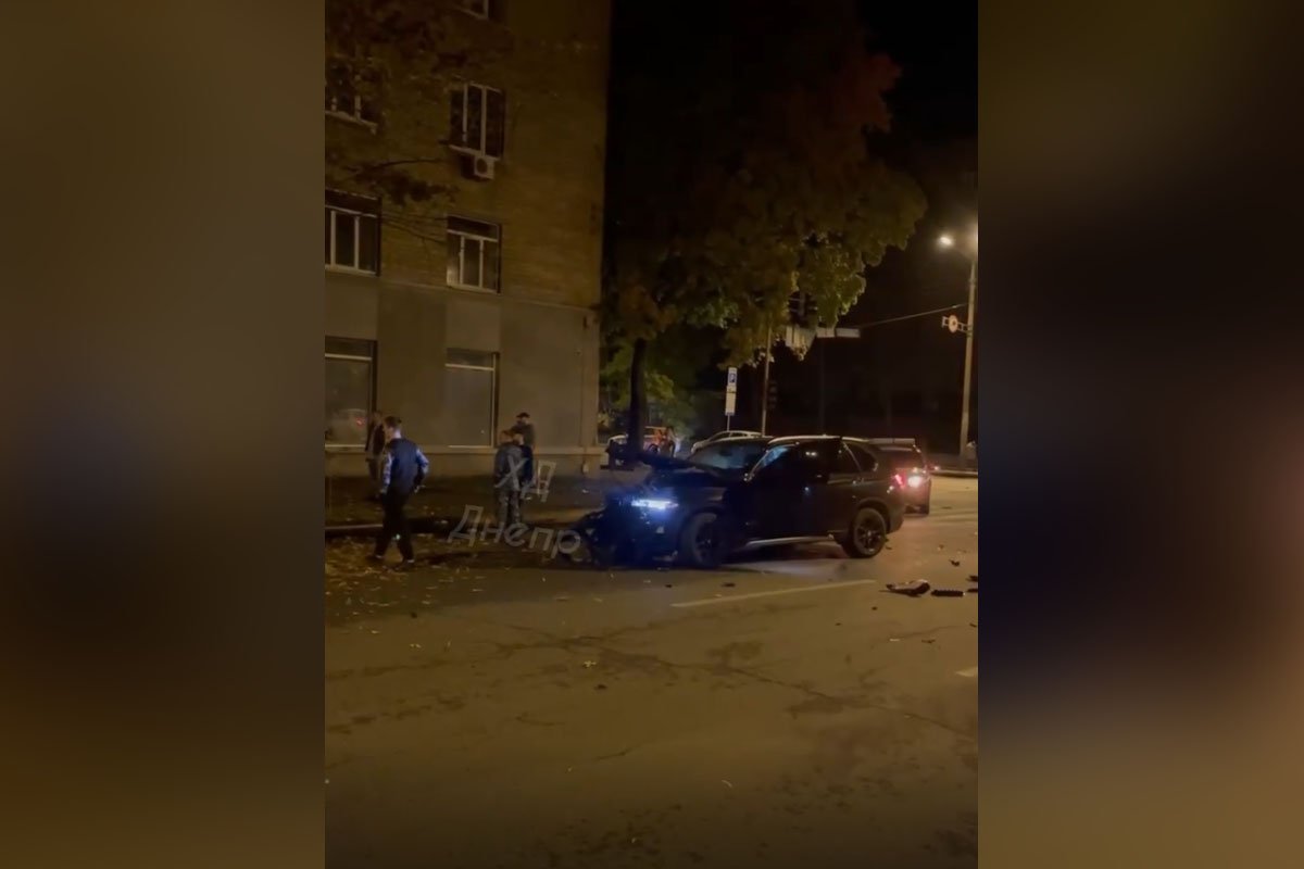 Зіштовхнулися Volkswagen і BMW Зіштовхнулися Volkswagen і BMW