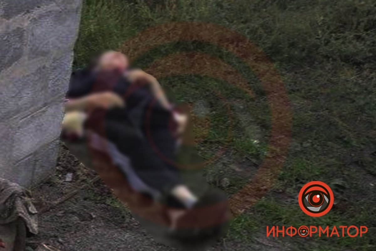 Тіло жінки з травмою голови Тіло жінки з травмою голови