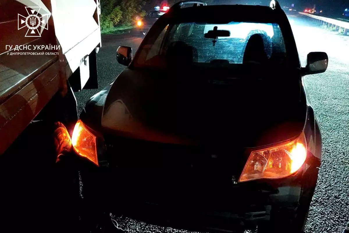 Там зіштовхнулися КАМАЗ, Mercedes та Subaru Там зіштовхнулися КАМАЗ, Mercedes та Subaru