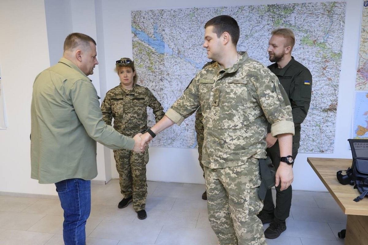 Мер Дніпра Борис Філатов наголосив, що місто і далі допомагатиме, враховуючи всі потреби та побажання від українських військових