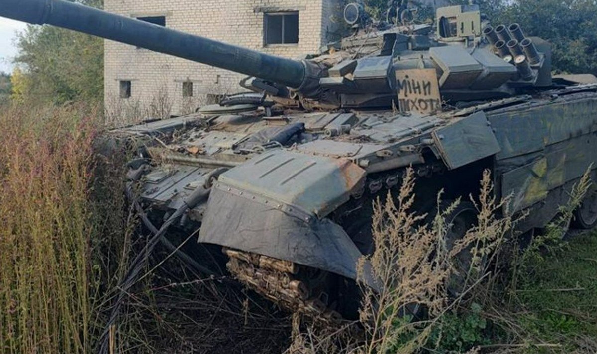 Хлопці спочатку віддячують, даруючи усім причетним оркам білети до концертної зали, а вже тільки потім розпочинають займатися віджатою технікою