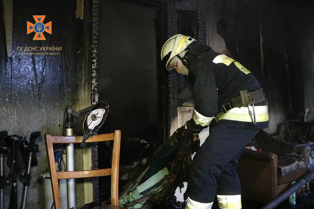 Там полум’я охопило одноповерховий житловий будинок Там полум’я охопило одноповерховий житловий будинок