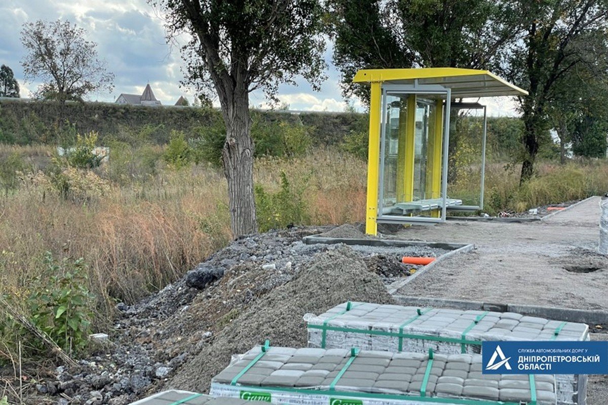 Встановлюють нову зупинку Встановлюють нову зупинку