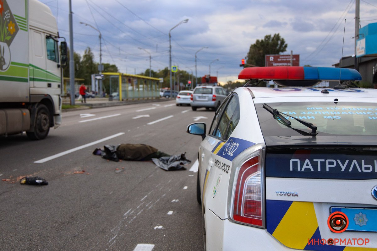 В Днепре на Донецком шоссе грузовик сбил женщину: она погибла на месте 8
