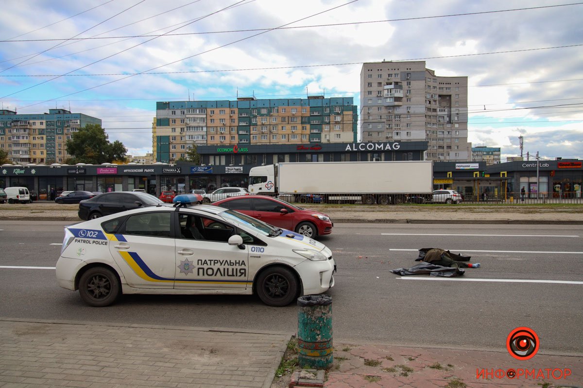 В Днепре на Донецком шоссе грузовик сбил женщину: она погибла на месте 1