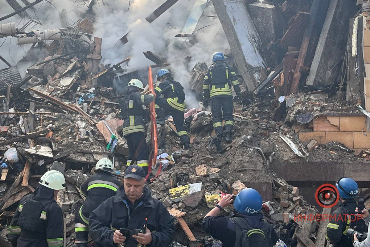 З-під уламків доставили дівчину З-під уламків доставили дівчину