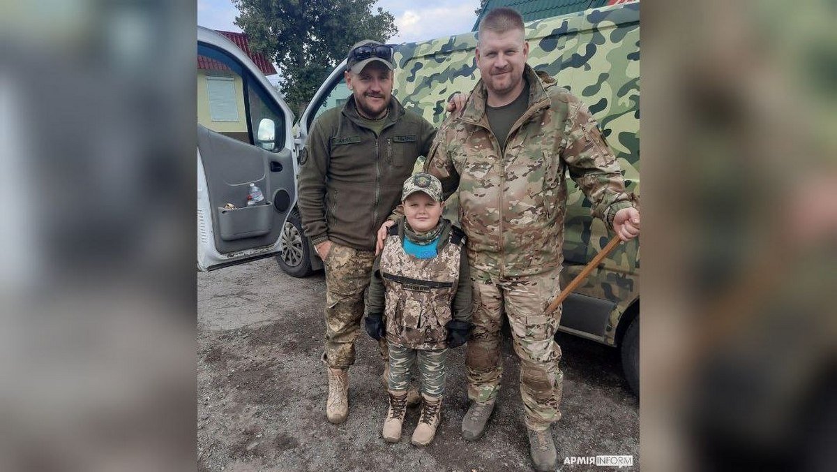 Артемко підіймає бойовий дух і настрій нашим Захисникам Артемко підіймає бойовий дух і настрій нашим Захисникам