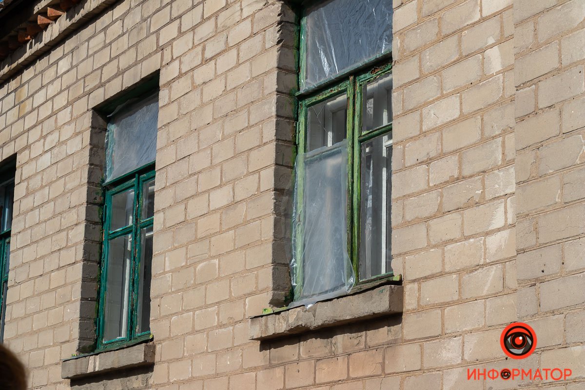 Люди намагаються відбудувати своє житло до холодів Люди намагаються відбудувати своє житло до холодів